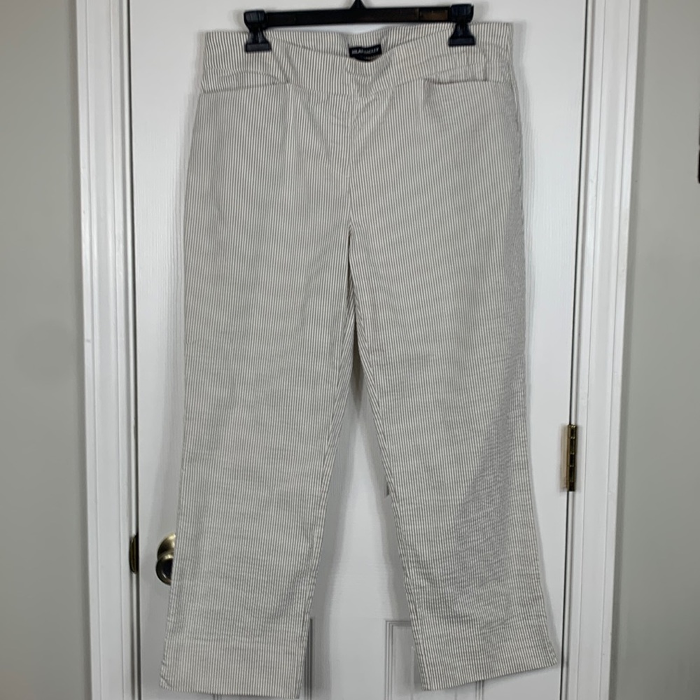 Hilary Radley tan/white striped pull-on Capri pant’s large. Pockets